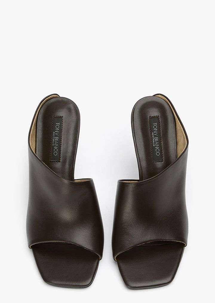 Model Chocolate Nappa