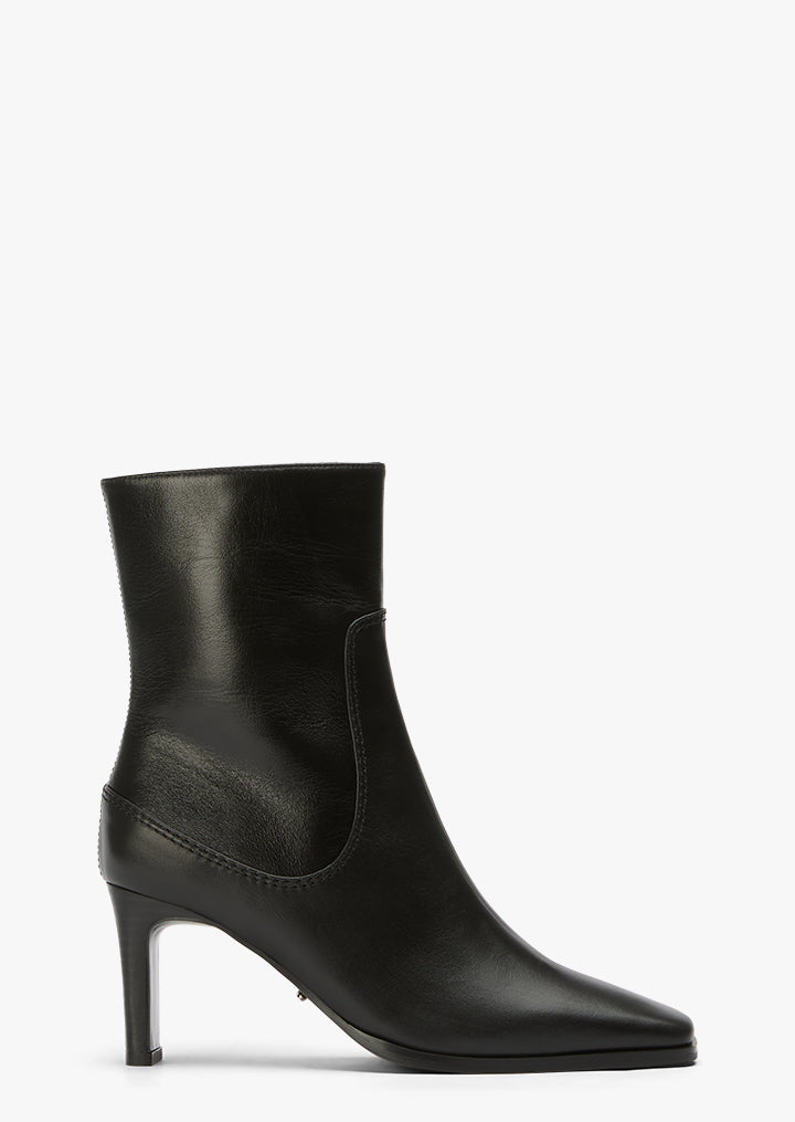 Roxanne Black Valencia - Tony Bianco